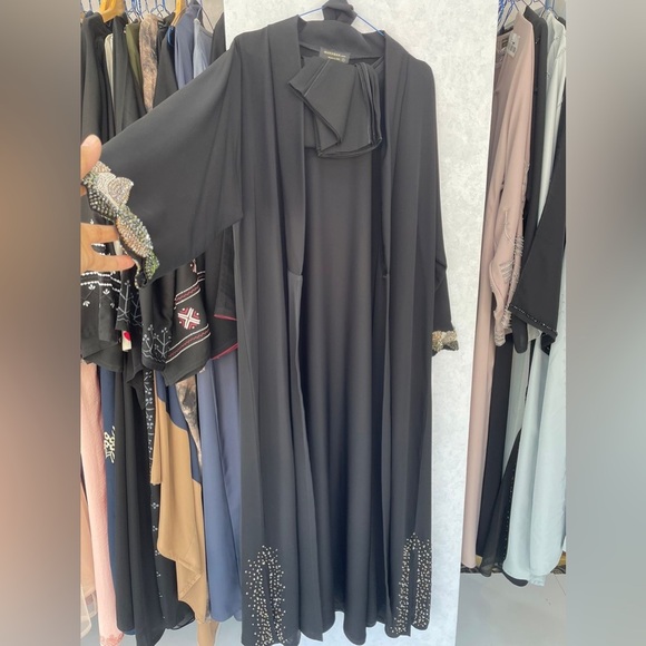 Custom made black and green beaded designer abaya - Picture 2 of 2
